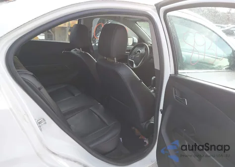 2019 Chevrolet Sonic Premier Auto z USA, uszkodzony, nr VIN 1G1JF5SB2K4125536